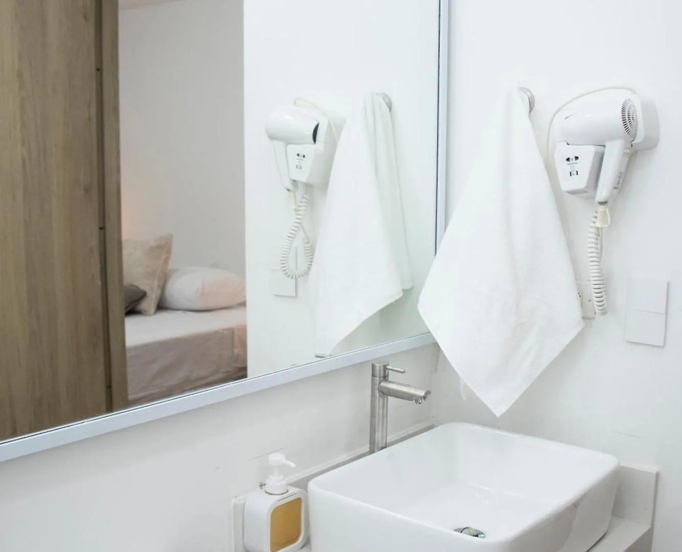 Zenia 70 Living & Suites Medellin 0*,  Colombia
