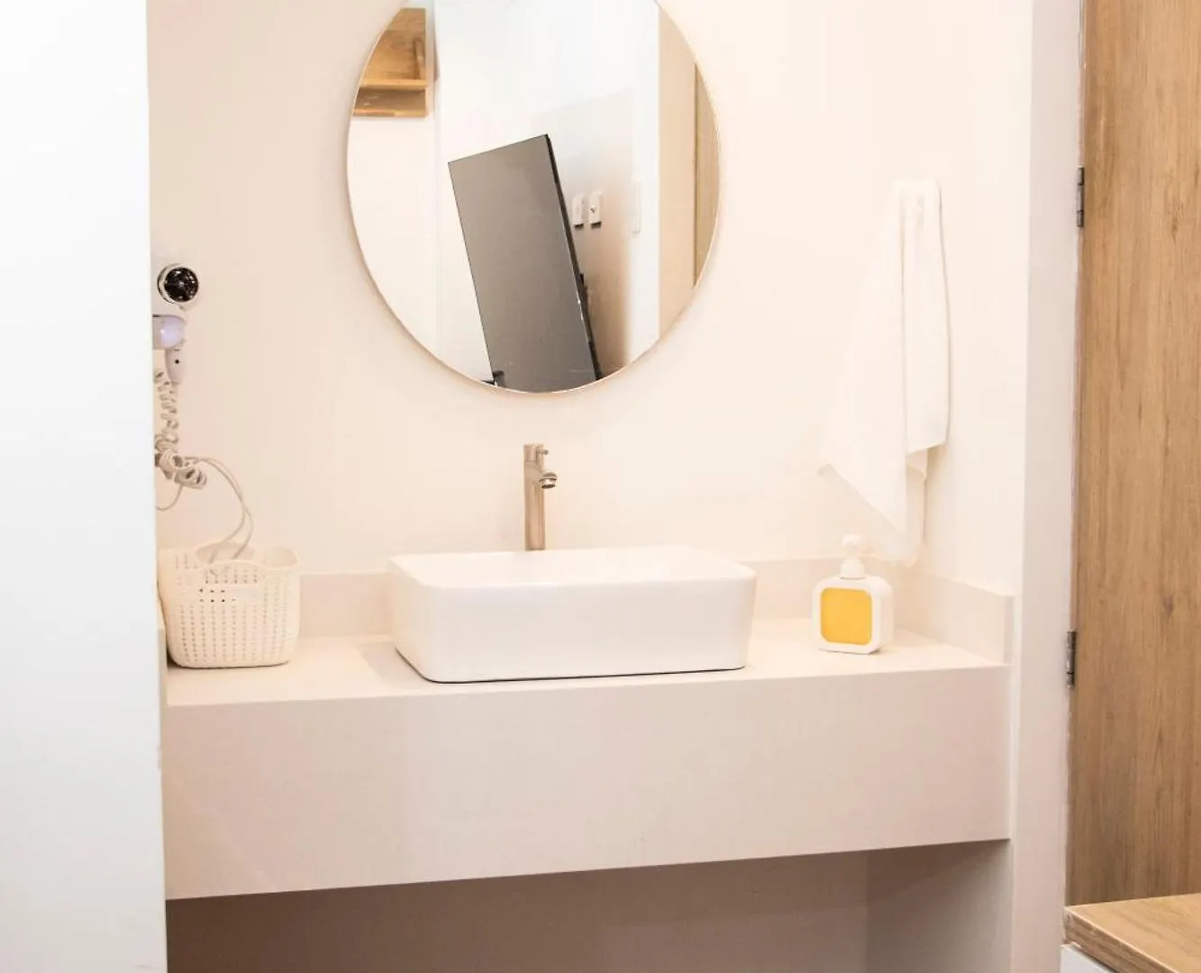 Zenia 70 Living & Suites Medellin Apartment