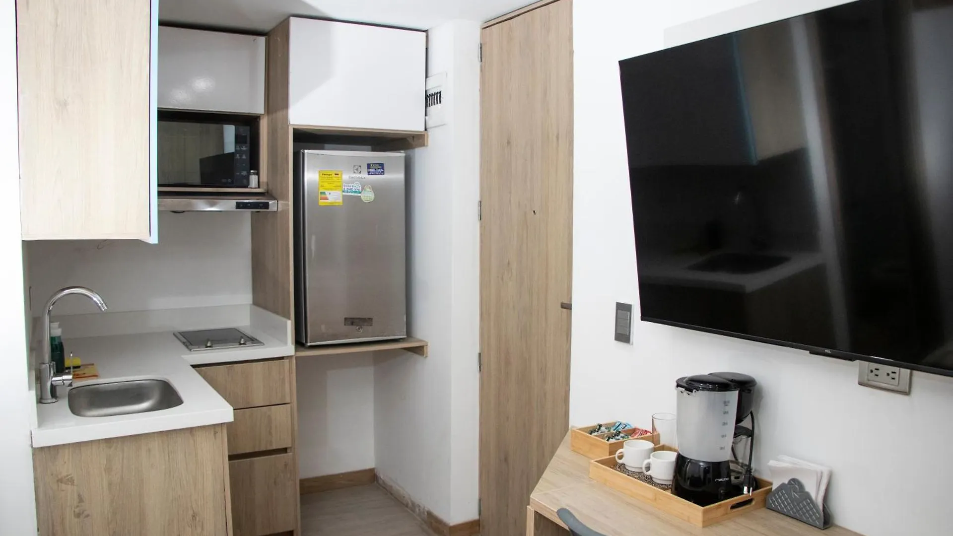Zenia 70 Living & Suites Medellin Apartment