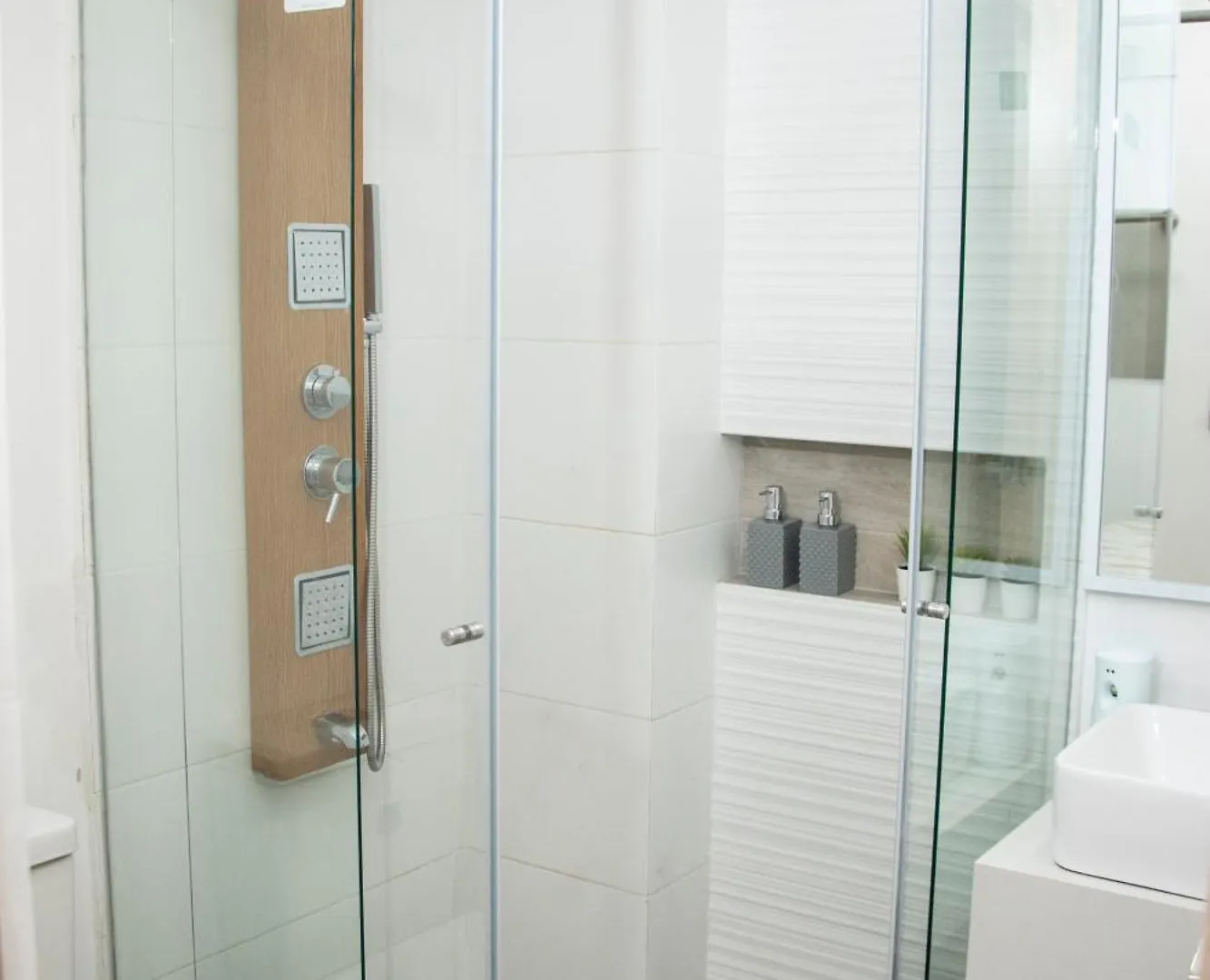 Apartment Zenia 70 Living & Suites Medellin Colombia