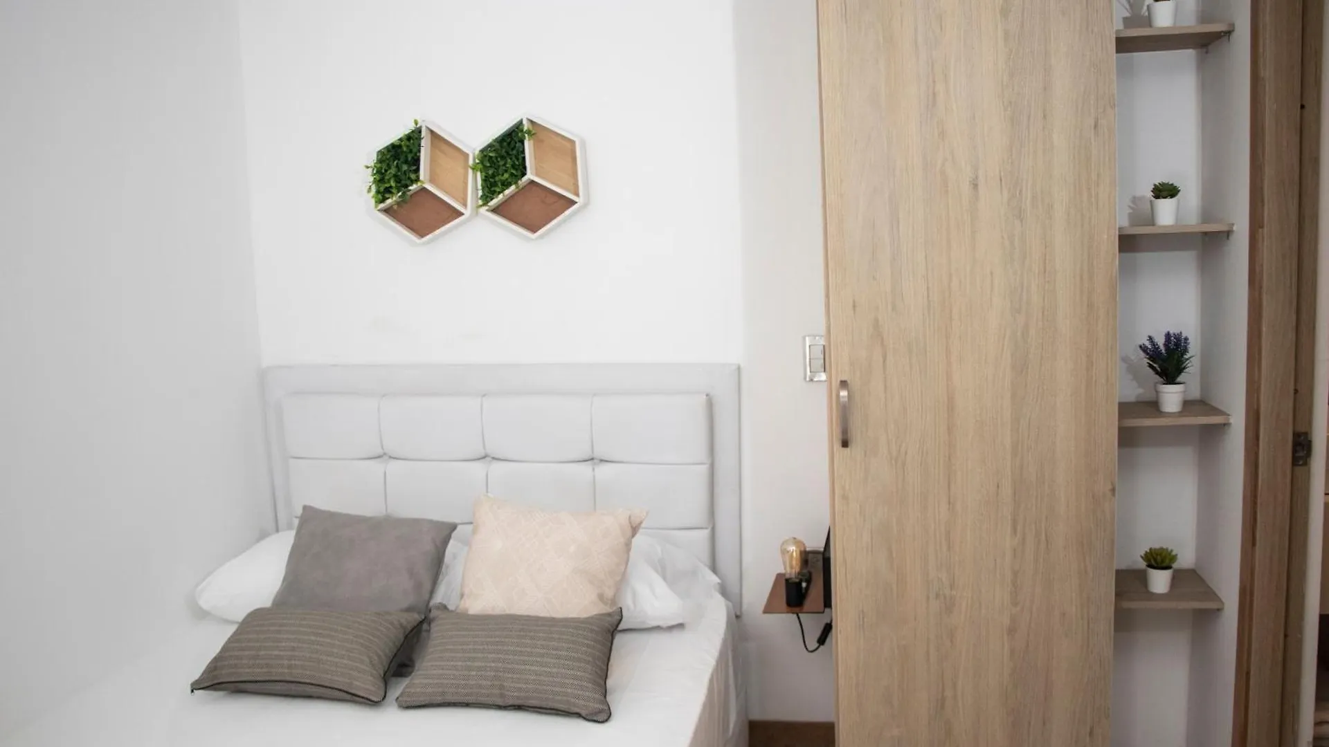 Zenia 70 Living & Suites Medellin Apartment