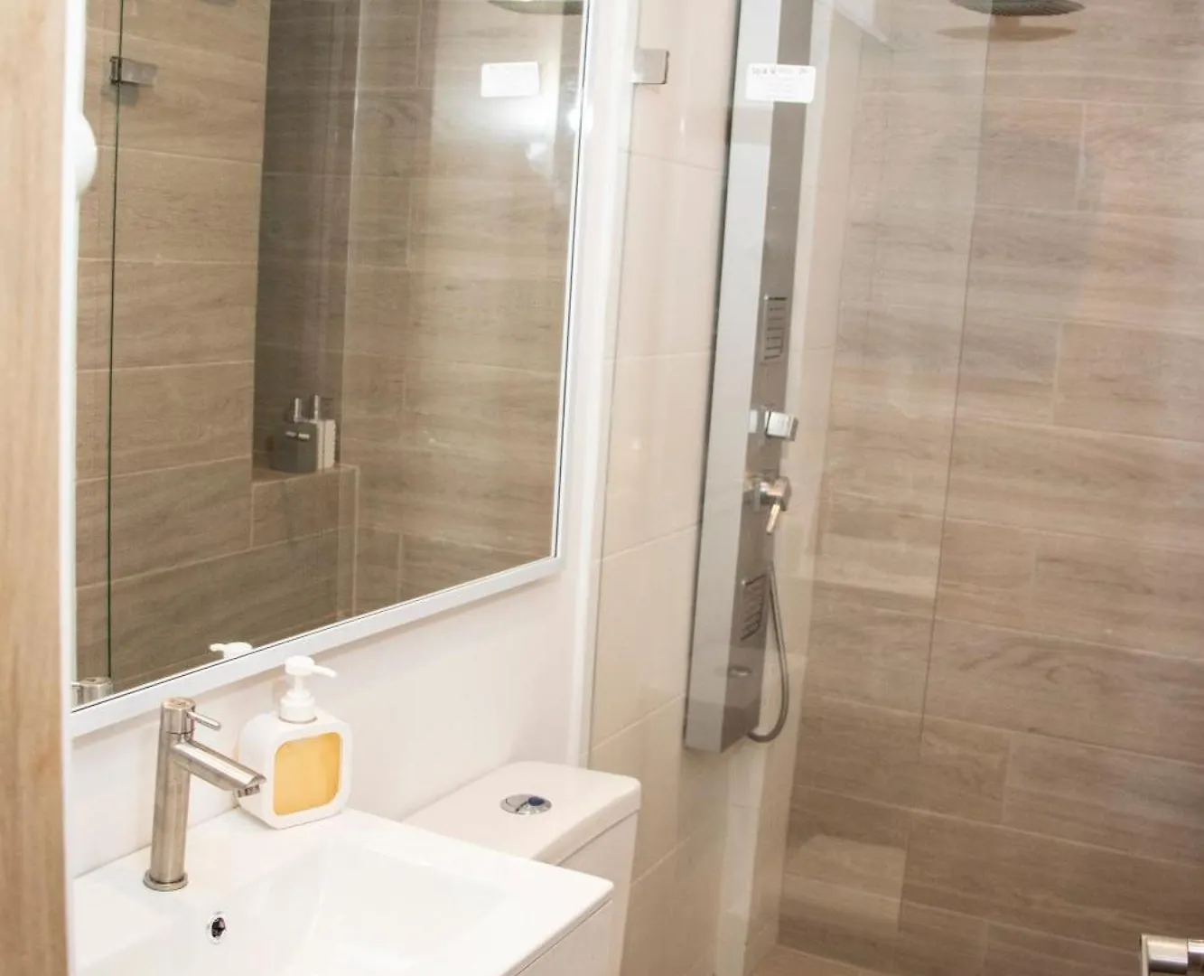 Zenia 70 Living & Suites Medellin