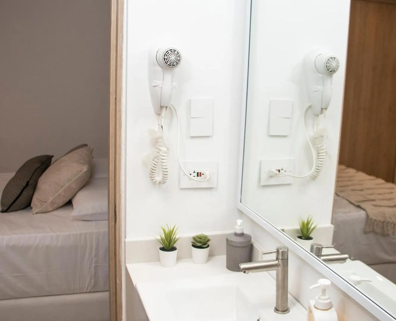 Zenia 70 Living & Suites Medellin Colombia