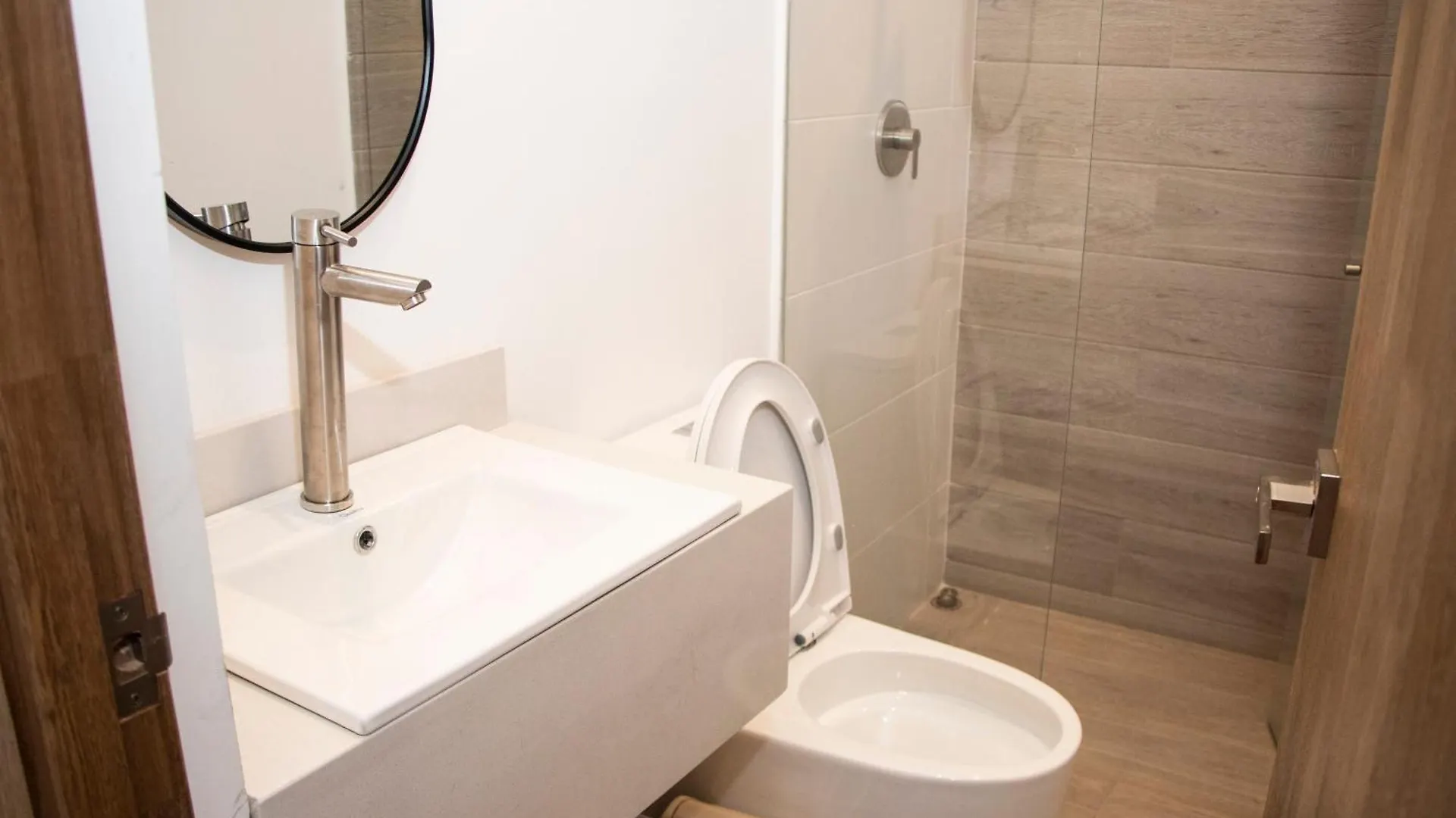 Zenia 70 Living & Suites Medellin Apartment