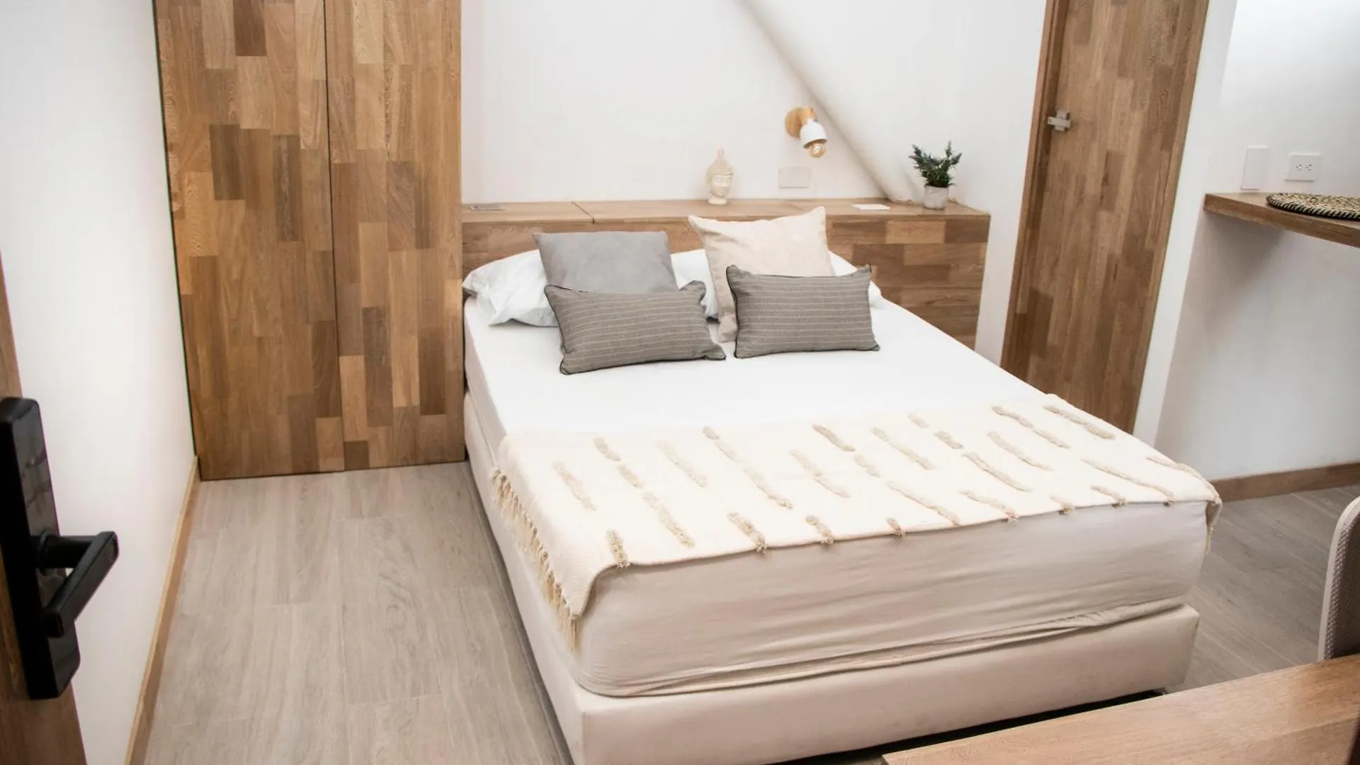Apartment Zenia 70 Living & Suites Medellin