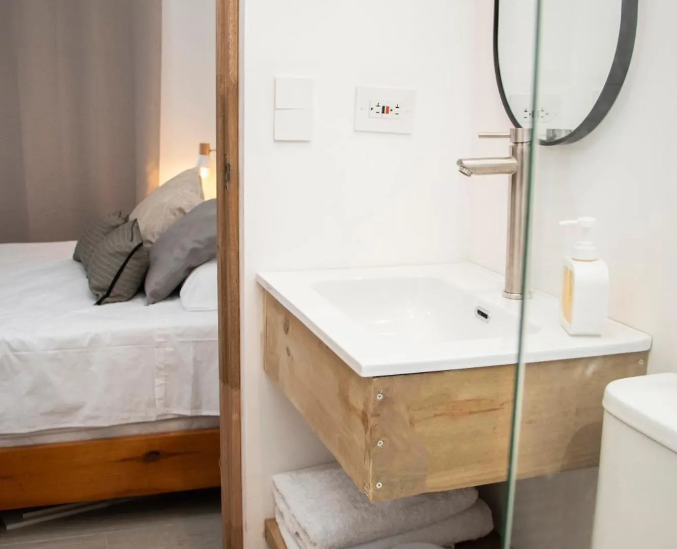 Zenia 70 Living & Suites Medellin Apartment