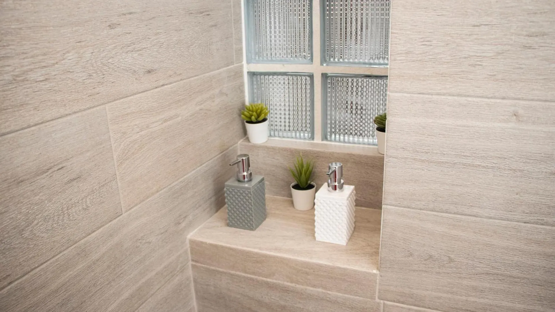 Zenia 70 Living & Suites Medellin Colombia