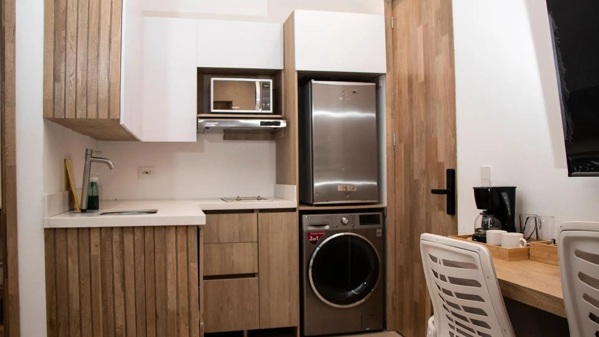 Zenia 70 Living & Suites Medellin Apartment